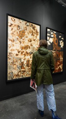 The New York Armory Show 2023 'ün özetleri. 10 Eylül 2023, New York, ABD: 1994 'ten beri New York' un en büyük sanat fuarlarından biri olan Armory Show, dikkate alınması gereken bir sanat fuarı olarak ortaya çıkmaya devam etti.. 