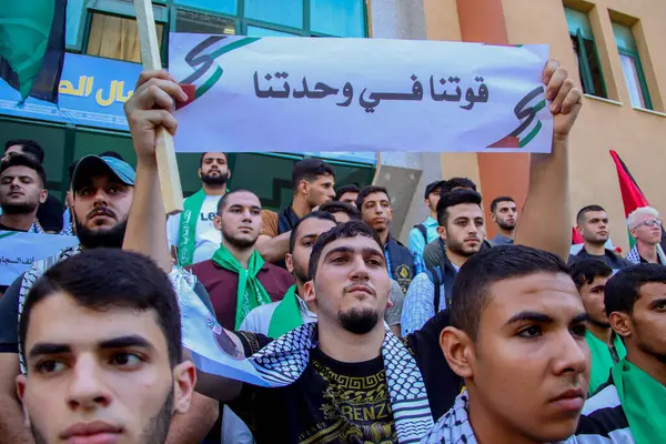 イスラム教とアル アザール大学の学生は パレスチナ人の権利に抗議します 2023年9月27日 パレスチナ イスラム アズハル大学の学生が学生団体のメンバーと共に抗議を組織した — ストック写真