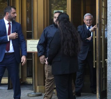 Senatör Bob Menendez New York 'taki Manhattan Federal Mahkemesi' nde. 27 Eylül 2023, New York, ABD: New Jersey Demokrat Sen. Bob Menendez ve eşi Nadine Menendez, 27 Eylül Çarşamba günü Manhattan Federal Mahkemesi 'ne geldiler.) 