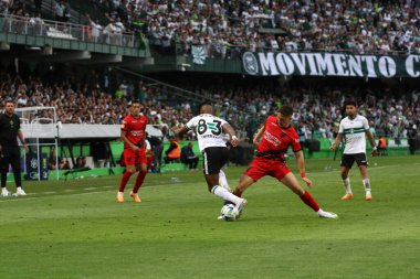 CURITIBA (PR) 01 / 10 / 2023 - FOOTBALL, BRAZILIAN CHAMPIONSHIP 2023, CORITIBA, ATHLETICO PR - Coritiba ve Athletico PR arasındaki maç için 2023 Brezilya Şampiyonası 'nın 25. turu için geçerli olan Couto Pereira Stadyumu' nda teklif. 