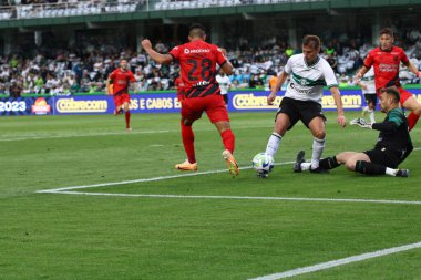 CURITIBA (PR) 01 / 10 / 2023 - FOOTBALL, BRAZILIAN CHAMPIONSHIP 2023, CORITIBA, ATHLETICO PR - Coritiba ve Athletico PR arasındaki maç için 2023 Brezilya Şampiyonası 'nın 25. turu için geçerli olan Couto Pereira Stadyumu' nda teklif. 