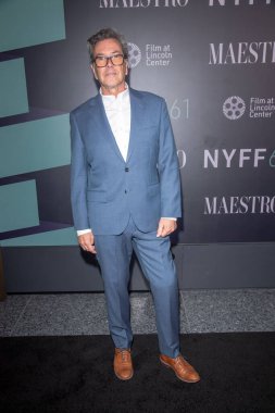 2 Ekim 2023, New York, ABD: Kevin Thompson, New York 'taki David Geffen Hall' da düzenlenen 61. New York Film Festivali sırasında Maestro için kırmızı halıya katıldı..