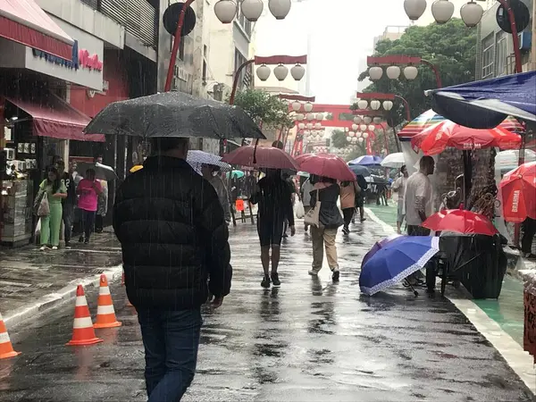 stock image Sao Paulo (SP), 10/01/2023 - WEATHER/RAIN/SP - Lots of rain in the capital due to temperature changes on Sunday (01) in the Bairro da Liberdade region, central Sao Paulo.