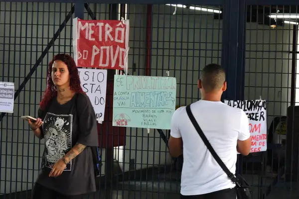 圣保罗 2023年3月10日 列车和地铁停靠在Jabaquara终点站的一天 员工抗议私有化计划 罢工预计将持续24小时 — 图库照片