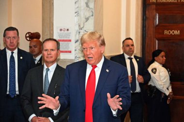 4 Ekim 2023 - Donald Trump 'ın 60 Center Street, New York City, ABD' deki sahtekarlık davası. 