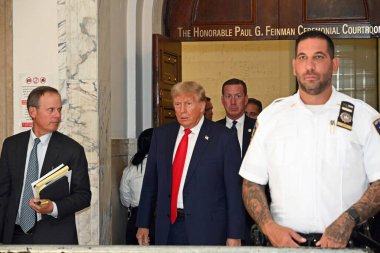 4 Ekim 2023 - Donald Trump 'ın 60 Center Street, New York City, ABD' deki sahtekarlık davası. 