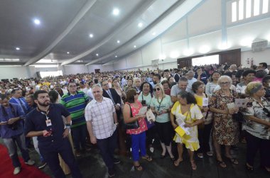 Natal (RN), Dom Joao Santos Cardoso 'nun bu Cumartesi sabahı Metropolitan Katedrali' nde yeni başpiskopos olarak göreve başlaması. Natal katedralinde 5 binden fazla inançlı insan var.