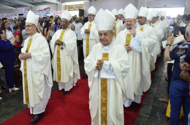 Natal (RN), Dom Joao Santos Cardoso 'nun bu Cumartesi sabahı Metropolitan Katedrali' nde yeni başpiskopos olarak göreve başlaması. Natal katedralinde 5 binden fazla inançlı insan var.