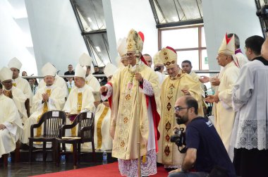 Natal (RN), Dom Joao Santos Cardoso 'nun bu Cumartesi sabahı Metropolitan Katedrali' nde yeni başpiskopos olarak göreve başlaması. Natal katedralinde 5 binden fazla inançlı insan var.