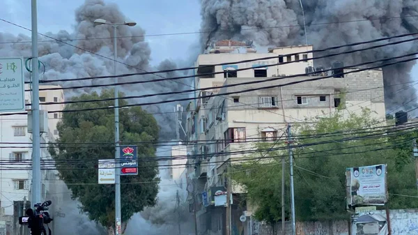 Gazze 'deki Filistin Kulesi İsrail savaş uçakları tarafından hedef alındı ve tamamen yok edildi. 7 Ekim 2023, Gazze, Filistin: Gazze 'deki Filistin Kulesi İsrail savaş uçakları tarafından hedef alındı ve tamamen yok edildi