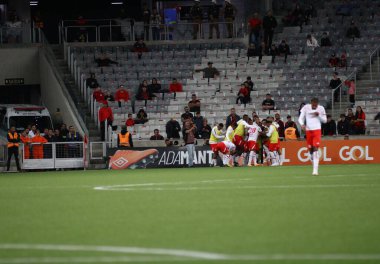 CURITIBA (PR) Brezilya 10 / 08 / 2023 Bragantino 'nun 7 numaralı forması Eric Ramires' in Bragantino 'ya karşı oynadığı karşılaşmada attığı golün kutlaması 