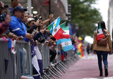 59. Geleneksel İspanyol Günü Geçidi. 08 Ekim 2023, New York, ABD: Bugün New York 'ta düzenlenen 59. Geleneksel Hispanik Günü Geçidi İspanyol kültürünün canlı ve renkli bir kutlamasıydı.. 