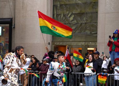 59. Geleneksel İspanyol Günü Geçidi. 08 Ekim 2023, New York, ABD: Bugün New York 'ta düzenlenen 59. Geleneksel Hispanik Günü Geçidi İspanyol kültürünün canlı ve renkli bir kutlamasıydı.. 