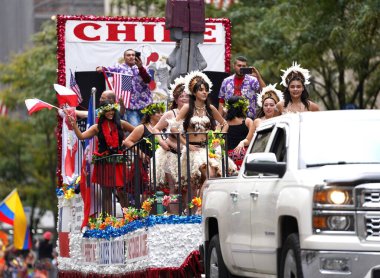 59. Geleneksel İspanyol Günü Geçidi. 08 Ekim 2023, New York, ABD: Bugün New York 'ta düzenlenen 59. Geleneksel Hispanik Günü Geçidi İspanyol kültürünün canlı ve renkli bir kutlamasıydı.. 