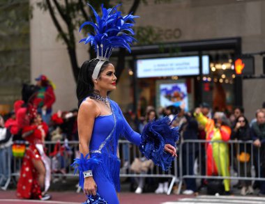 59. Geleneksel İspanyol Günü Geçidi. 08 Ekim 2023, New York, ABD: Bugün New York 'ta düzenlenen 59. Geleneksel Hispanik Günü Geçidi İspanyol kültürünün canlı ve renkli bir kutlamasıydı.. 