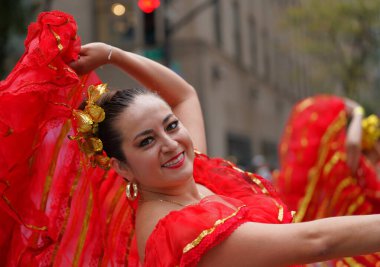 59. Geleneksel İspanyol Günü Geçidi. 08 Ekim 2023, New York, ABD: Bugün New York 'ta düzenlenen 59. Geleneksel Hispanik Günü Geçidi İspanyol kültürünün canlı ve renkli bir kutlamasıydı.. 