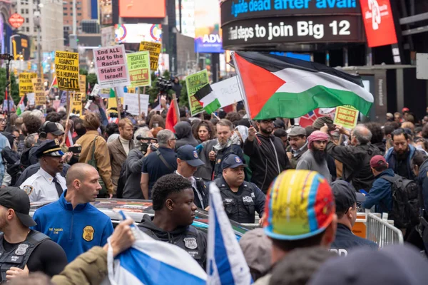 stock image Pro-Palestinian Rally and March Held In New York's Times Square As Israel Declares War On Hamas In The Middle East. October 8, 2023, New York, New York, USA: Counter-protesters holding Israeli flags are separated by NYPD officers at a rally