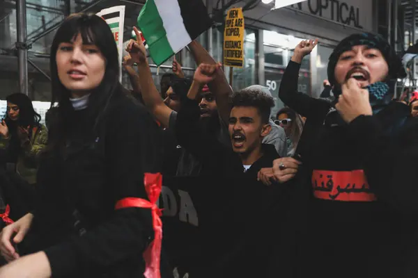 Palestinere Protesterer Fra Times Square Til Israels Konsulat Oktober 2023 – stockfoto
