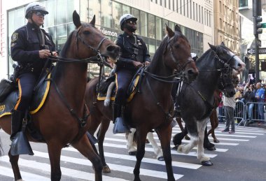 New York 'ta 79. Kolomb Günü Geçidi. 9 Ekim 2023, New York, ABD: 79. Kolomb Günü geçidi, 42. ve 72. caddeler arasında, New York 'ta, tören arabaları, gruplar, öğrenciler ve birçok kişiyle 5. Cadde' de gerçekleşiyor. 