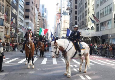 New York 'ta 79. Kolomb Günü Geçidi. 9 Ekim 2023, New York, ABD: 79. Kolomb Günü geçidi, 42. ve 72. caddeler arasında, New York 'ta, tören arabaları, gruplar, öğrenciler ve birçok kişiyle 5. Cadde' de gerçekleşiyor. 