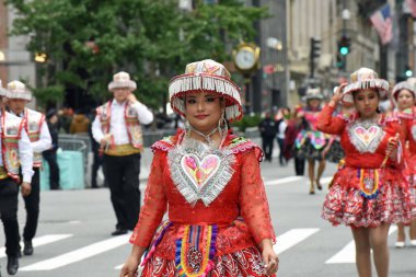 İspanyol Günü Geçidi. 8 Ekim 2023 New York, New York, ABD Büyük Hispanik Miras Ayı Ekim ayında, İspanyol kökenli bir mirası paylaşan ülkelerin kültürünü kutlamak için geliyor.