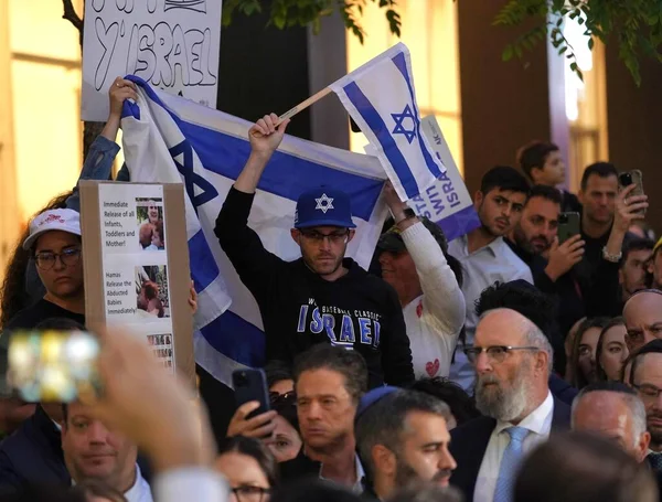 以色列在纽约曼哈顿的抗议 2023年10月9日美国纽约 在曼哈顿39街的百老汇拐角处发生了一起和平抗议活动 — 图库照片