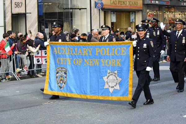 New York 'taki Columbus Günü Geçidi. 9 Ekim 2023, New York, ABD Kolomb Günü geçidi New York 'ta 12 Ekim 1929' da doğdu. New York 'lu bir iş adamı ve İtalyan göçmen olan Generoso Pope bir geçit töreni düzenledi. 