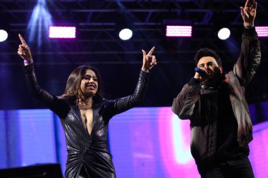 CURITIBA (PR) Brazil 14 / 10 / 2023 - Şarkıcı, müzisyen ve besteci Thiago Carvalho 'nun Kalabalık Hareketi ve Şovu, Cumartesi gecesi Pedreira Paulo Leminsk' de düzenlenen Cabare do Leonardo ve Bruno ve Morrone Şovunun açılışında (14) ). 