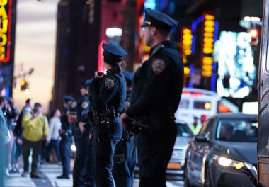 Times Meydanı 'nda Pro Filistin Rallisi. 13 Ekim, New York, ABD: New York 'un göbeğinde Filistin yanlısı göstericiler ve karşı protestocular canlı bir miting için Times Meydanı' nda bir araya geldiler.. 