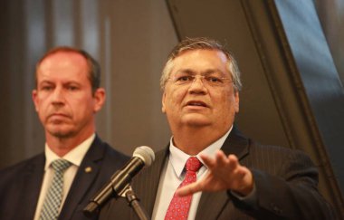 Rio de Janeiro (RJ), Brezilya 10 / 16 / 2023 Adalet ve Kamu Güvenliği Bakanı Flavio Dino, 16 Mayıs Pazartesi günü Rio de Janeiro 'da basın mensuplarıyla bir araya geldi. Departmanın genel sekreteri Ricardo Garcia Cappelli.