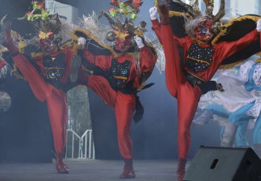 Santiago 'daki Panamerikan Oyunları' nda bayrak kaldırma. 17 Ekim 2023, Santiago, Şili: Santiago 'daki Panamerika Oyunlarında Bayrakları Yükseltme Yarışmasına katılan ülkeleri karşıladı