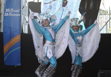 Santiago 'daki Panamerikan Oyunları' nda bayrak kaldırma. 17 Ekim 2023, Santiago, Şili: Santiago 'daki Panamerika Oyunlarında Bayrakları Yükseltme Yarışmasına katılan ülkeleri karşıladı