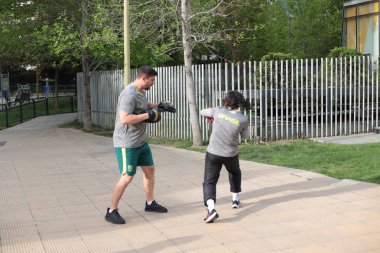 Santiago (Şili), 10 / 19 / 2023 Boks sporcusu Beatriz Ferreira (60 kg) bu Perşembe, 19 Ekim 2023 'te bir meydanda antrenman yapıyor.. 