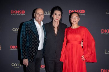 DKMS Gala 2023. 19 Ekim 2023, New York, New York, ABD: (L-R) Peter Harf, Sue Nabi ve Katharina Harf 19 Ekim 2023 'te New York' ta The Cipriani Wall Street 'teki DKMS Gala 2023' e katıldı..
