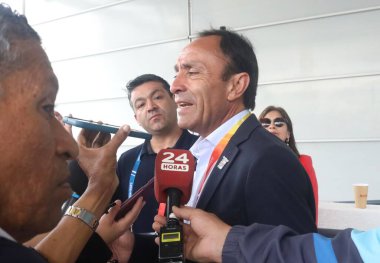 20 Ekim 2023, Santiago, Şili: Şili Spor Bakanı Jaime Pizarro ile basın toplantısı. Şili Spor Bakanı ve eski futbolcu Jaime Pizarro, Sucul Merkezi 'ndeki Kadınlar Dalış Kalifiye Serisi sonrasında basına konuştu 