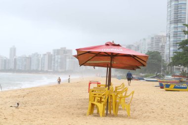 VILA VELHA (ES) 10 / 21 / 2023-WEAther / BEACH / VILA VILHA- Bulutlu ve çiseli hava durumu bu Cumartesi Vila Velha ES 'deki Itapua plajından bu Cumartesi, 21 Ekim 2023 (Fotoğraf: Edson De Souza / Thenews2 / Mevduat Fotoğrafları) 
