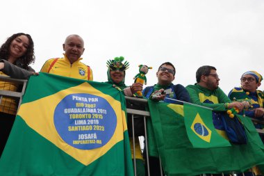 21 Ekim 2023, Santiago: PODIO / SKATE / STREET / JOGOS / PANAMERICANO / CHILE - Brezilyalı sporcular Rayssa Leal ve Pamela Rosa altın ve gümüş ve bronz madalya kazandılar.