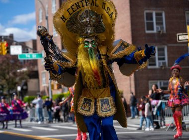 22 Ekim 2023, Queens, New York, ABD: The Queens Bolivian Parade NYC 2023. Queens Bolivya Geçidi NYC 2023 Bolivya kültürünün sergilendiği ve Bolivya Amerikalılarının başarılarını onurlandıran canlı bir topluluk etkinliğidir..