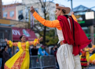 22 Ekim 2023, Queens, New York, ABD: The Queens Bolivian Parade NYC 2023. Queens Bolivya Geçidi NYC 2023 Bolivya kültürünün sergilendiği ve Bolivya Amerikalılarının başarılarını onurlandıran canlı bir topluluk etkinliğidir..