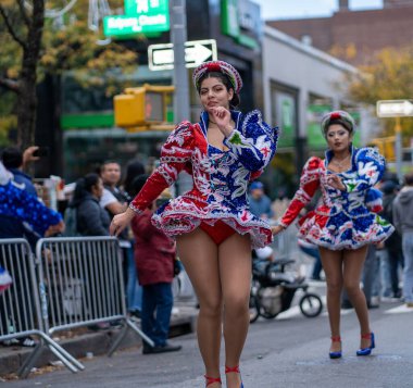 22 Ekim 2023, Queens, New York, ABD: The Queens Bolivian Parade NYC 2023. Queens Bolivya Geçidi NYC 2023 Bolivya kültürünün sergilendiği ve Bolivya Amerikalılarının başarılarını onurlandıran canlı bir topluluk etkinliğidir..