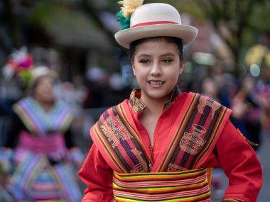 22 Ekim 2023 - Queens, New York, ABD: The Queens Bolivian Parade NYC 2023. Queens Bolivya Geçidi NYC 2023 Bolivya kültürünün sergilendiği ve Bolivya Amerikalılarının başarılarını onurlandıran canlı bir topluluk etkinliğidir..