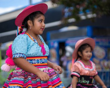 22 Ekim 2023, Queens, New York, ABD: The Queens Bolivian Parade NYC 2023. Queens Bolivya Geçidi NYC 2023 Bolivya kültürünün sergilendiği ve Bolivya Amerikalılarının başarılarını onurlandıran canlı bir topluluk etkinliğidir..