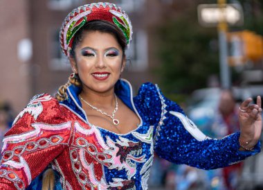 22 Ekim 2023 - Queens, New York, ABD: The Queens Bolivian Parade NYC 2023. Queens Bolivya Geçidi NYC 2023 Bolivya kültürünün sergilendiği ve Bolivya Amerikalılarının başarılarını onurlandıran canlı bir topluluk etkinliğidir..