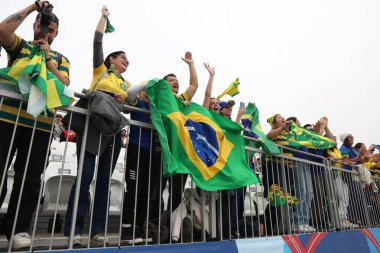 Santiago, Şili - 10 / 22 / 2023: Bayanlar kaykay pisti modalitesinin finali Kanada, ardından Brezilya gümüşü ve ABD bronzu tarafından desteklendi. Raicca Ventura Santiago 'daki kaykay parkında gümüş madalya kazandı.