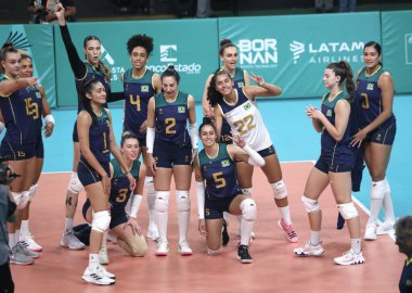 SANTIAGO (Şili), 10 / 22 / 2023 - Brezilya ile Arjantin arasındaki bayanlar voleybol karşılaşması, Şili 'nin Santiago kentinde düzenlenen 2023 Pan Amerika Oyunları sırasında gerçekleşti. Brezilya 3-0 kazandı. 