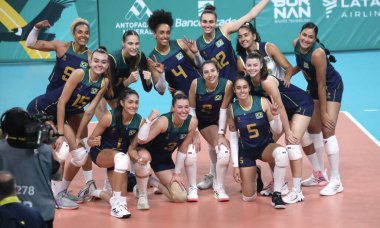SANTIAGO (Şili), 10 / 22 / 2023 - Brezilya ile Arjantin arasındaki bayanlar voleybol karşılaşması, Şili 'nin Santiago kentinde düzenlenen 2023 Pan Amerika Oyunları sırasında gerçekleşti. Brezilya 3-0 kazandı. 