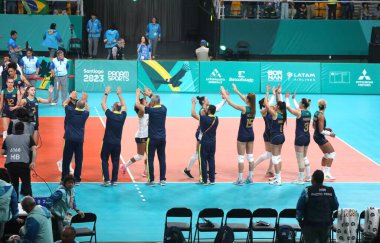 SANTIAGO (Şili), 10 / 22 / 2023 - Brezilya ile Arjantin arasındaki bayanlar voleybol karşılaşması, Şili 'nin Santiago kentinde düzenlenen 2023 Pan Amerika Oyunları sırasında gerçekleşti. Brezilya 3-0 kazandı. 