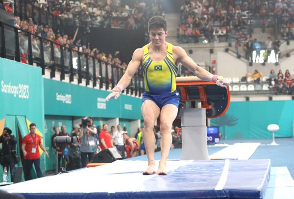 SANTIAGO (Чили), 10 / 23 / 2023 - Финал мужской гимнастики с SOARES Diogo и MARIANO Arthur, представляющие Бразилию против других стран, который проходит в спортивном центре Национального стадиона в Сантьяго.