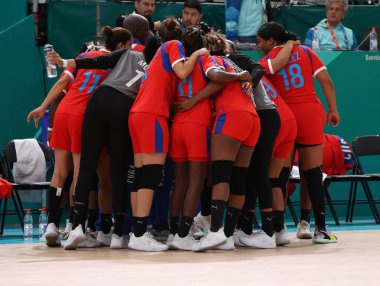 Vina del Mar (CHL), 10 / 24 / 2023: Küba, Uruguay - Küba ve Uruguay 'dan bayanlar hentbol takımları, elemelerin ilk turunda karşı karşıya geldiler..