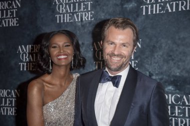 24 Ekim 2023 - New York, ABD: Ubah Hassan ve Oliver Valentine, New York 'taki Lincoln Center' daki David H. Koch Tiyatrosu 'ndaki Amerikan Bale Tiyatrosu Sonbahar Galası' na katıldılar.. 